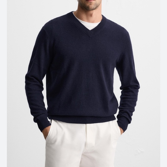 Eddie Bauer 
Men's Navy Sweater - Picture 1 of 5